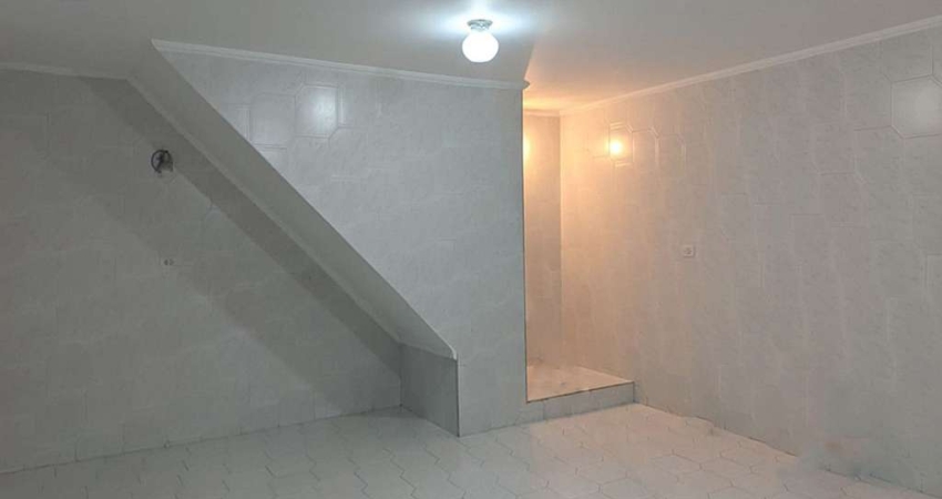 Casa com 3 quartos para alugar na Rua Guaraja, 252, Vila Mazzei, São Paulo