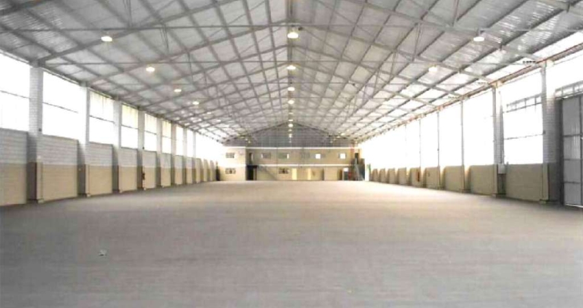 Galpão 6.065m² de área total 4.410m² de área construída, piso asfáltico plano