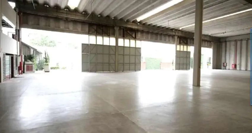 Galpão de 2.936m² total e de área construída, 10 vagas.