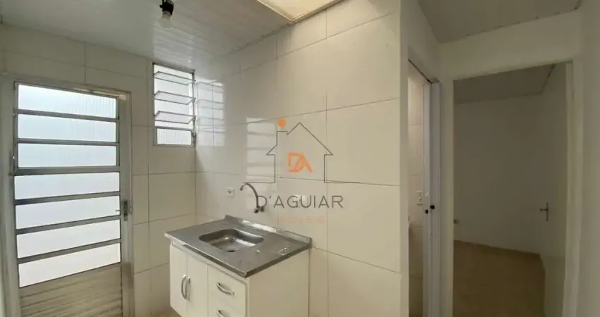 Casa na vila mazzei a 1,5km do metro tucuruvi com um quarto, sala, cozinha e área de serviço