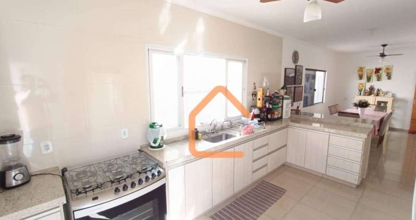Casa com 3 dormitórios à venda, 230 m² por R$ 660.000,00 - São Carlos - Pouso Alegre/MG