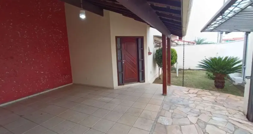 Casa com 3 dormitórios à venda, 220 m² por R$ 890.000,00 - São Carlos - Pouso Alegre/MG