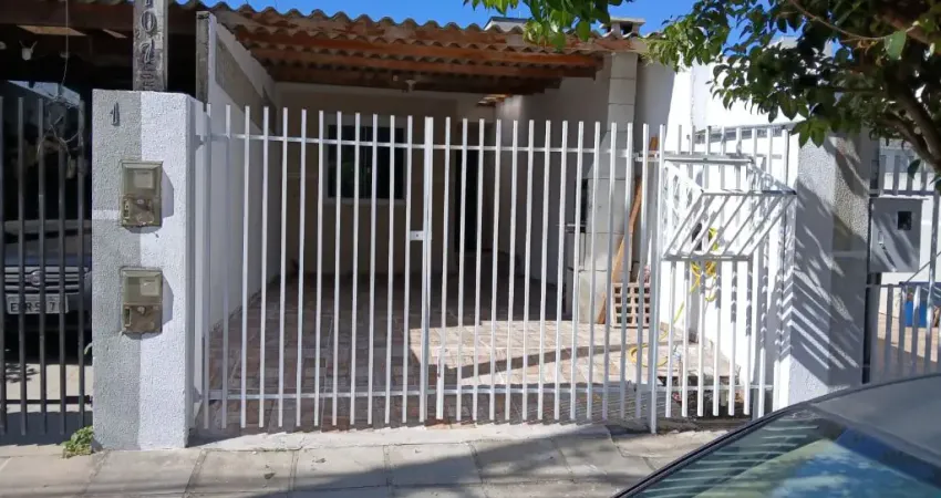 BELA CASA USADA , COM GARAGEM COBERTA E CHURRASQUEIRA LOCALIZADA NO CAMPO DO SANTANA