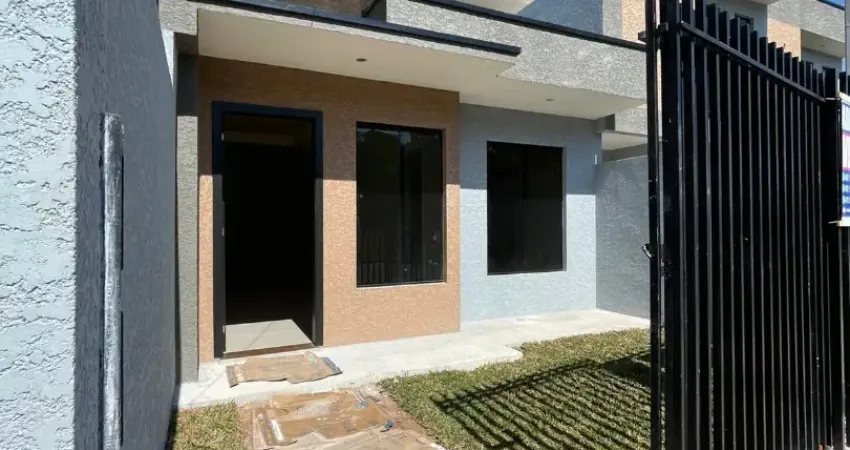 Excelente casa com pé direito alto e ótimo padrão de acabamento localizada no tatuquara.