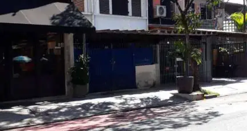 Sobrado à venda em pinheiros - dois dorm/duas vagas/quintal.