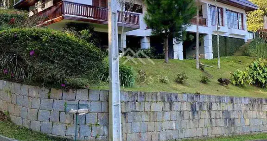 Magnífica casa de alto padrão, com uma vista deslumbrante!!!