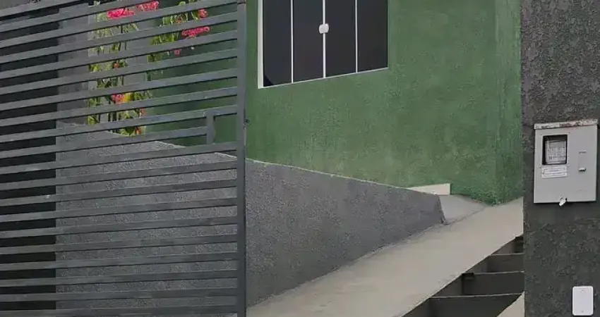 Casa com terreno e de frente para rua no Iguaçu Araúcaria.