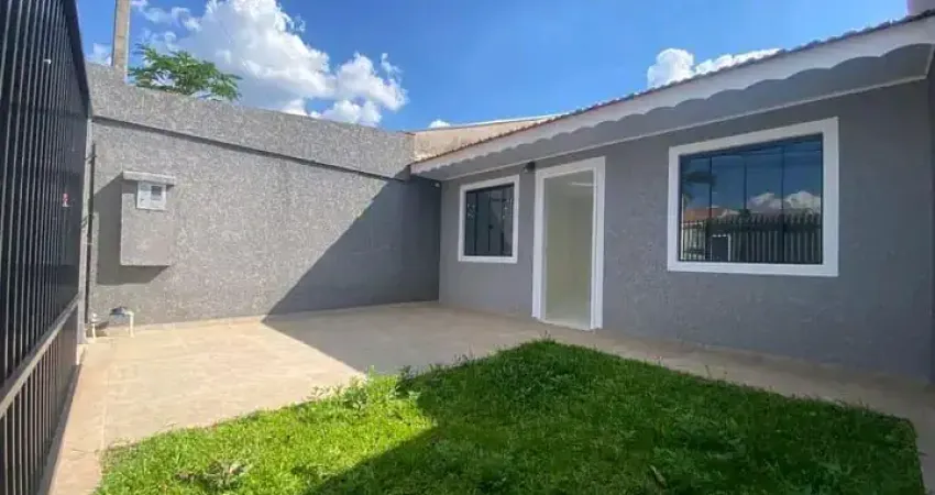 Casa em Araucária com excelente espaço de terreno!  Descritiva: *2 quartos; *Sala; *Cozinha ; *Banheiro; *Lavanderia externa; *Edicula com churrasqueira; *Quintal grande; *Teto em laje; *Textura proje
