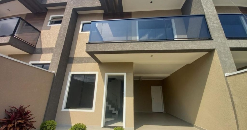 Excelente Sobrado á venda, com 3 dormitórios sendo 1 suíte, no Bairro Fazenda Velha, Araucária/PR  Este sobrado oferece uma oportunidade única para viver com conforto e estilo.   Características Princ