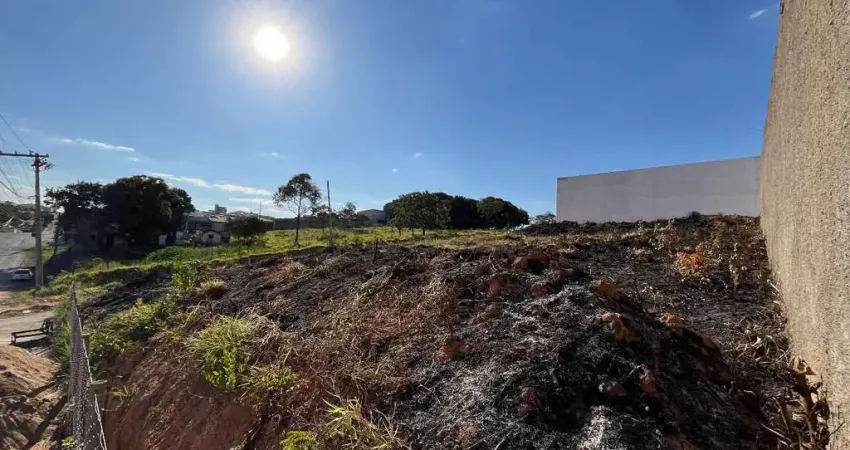 Lote de oportunidade no Rancho Alegre, Divinópolis: Oportunidade de adquiri ate 03 lotes juntos.