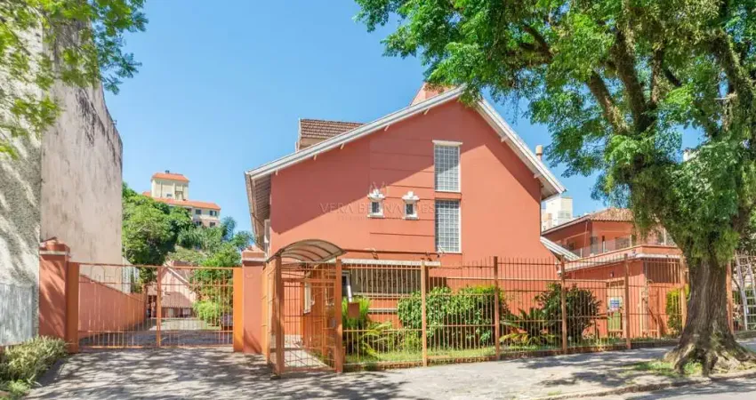 Casa em condomínio fechado com 3 quartos à venda na Avenida Arnaldo Bohrer, --, Teresópolis, Porto Alegre