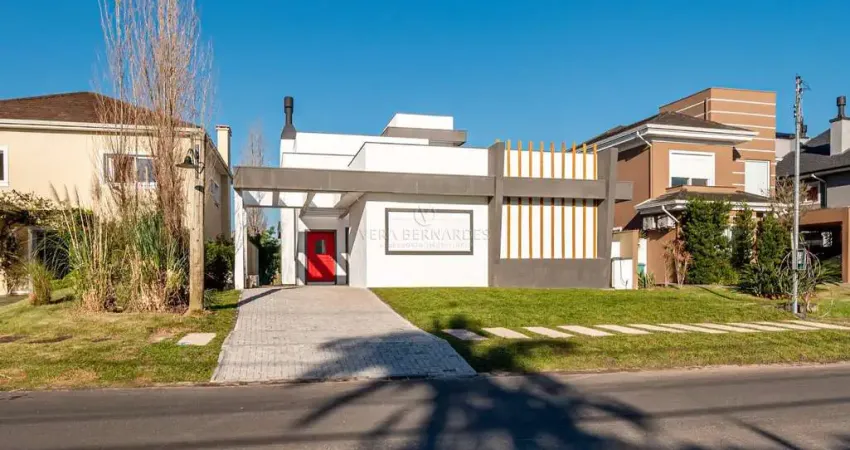 Casa em condomínio fechado com 3 quartos à venda na Avenida Juca Batista, 8000, Belém Novo, Porto Alegre