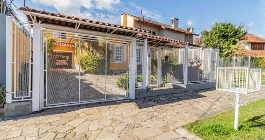 Casa com 4 quartos à venda na Rua Paulo Derly Strehl, --, Espírito Santo, Porto Alegre