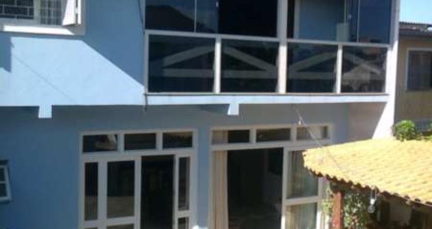 Casa com 3 quartos à venda na Rua Arapei, --, Cristal, Porto Alegre