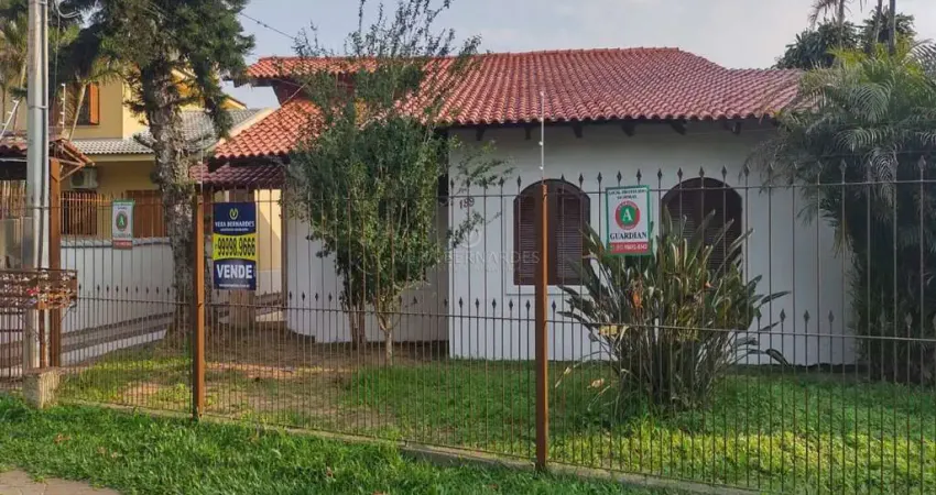Casa com 4 quartos à venda na Avenida Guarujá, --, Guarujá, Porto Alegre
