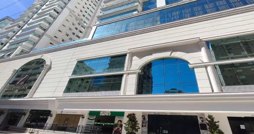 Apartamento com 3 quartos à venda na Rua 238, 165, Meia Praia, Itapema