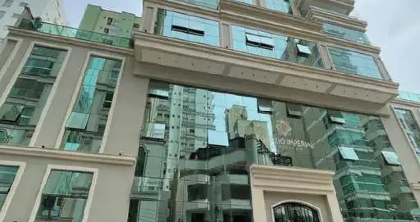 Apartamento com 4 quartos à venda na Rua 305, 136, Meia Praia, Itapema