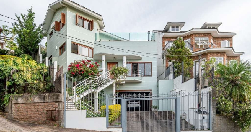 Casa com 3 quartos à venda na Rua Pedro Carneiro Pereira, --, Teresópolis, Porto Alegre