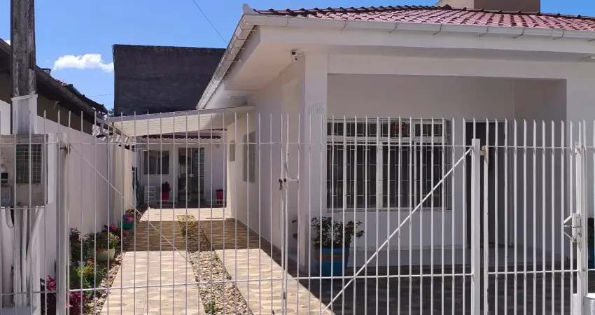 Casa com 2 quartos para alugar na Rua Acary Margarida, 112, Canasvieiras, Florianópolis