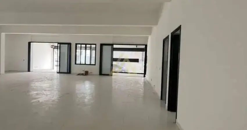 Salão Comercial de Alto Padrão na Vila Vianelo - Jundiaí-SP: 5 Banheiros, 5 Vagas de Garagem e 564m² de Área!