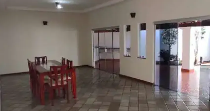 Casa com 3 quartos para alugar no Saudade, Araçatuba 
