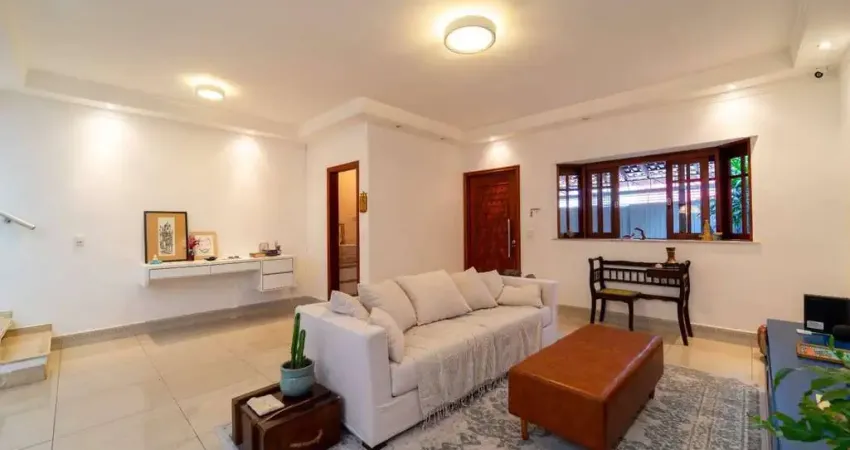 LINDA CASA À VENDA, LOCALIZADO NO CENTRO DE JUNDIAÍ/SP.
