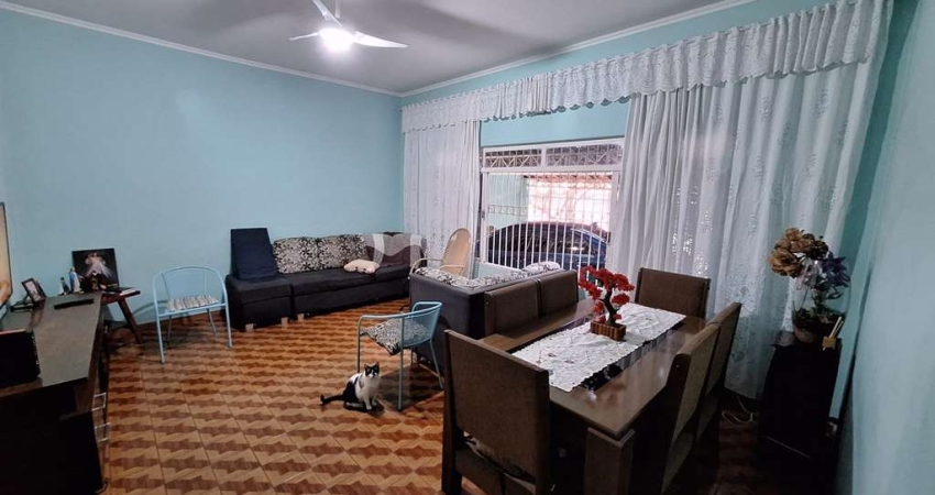 Casa para Venda em São José dos Campos, Jardim Uira, 3 dormitórios, 1 suíte, 1 banheiro, 3 vagas