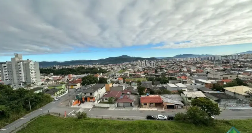 Ótimo apartamento, andar alto com linda vista panorâmica