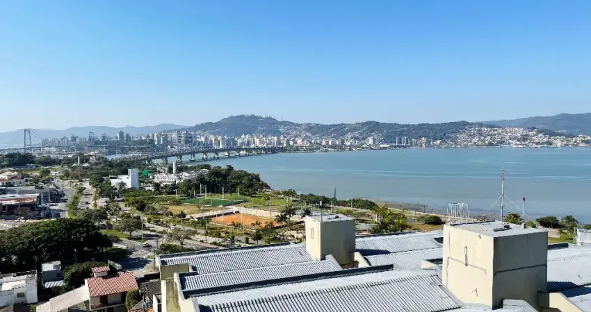 Linda cobertura em Coqueiros, com a mais linda vista panorâmica  da região.