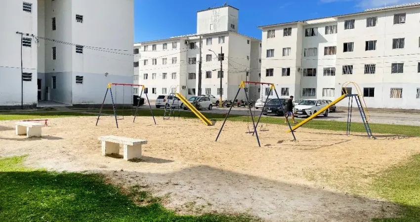 Ótimo apartamento térreo em condomínio com ampla área de lazer