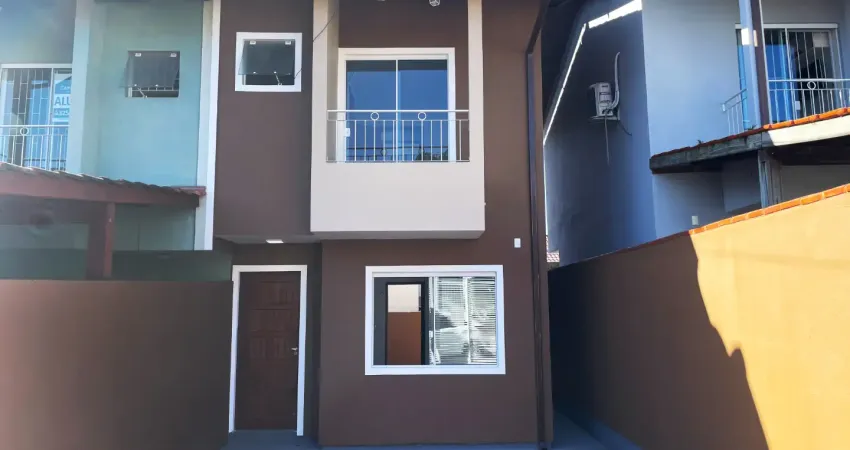 Sobrado com 2 suítes em excelente localização no bairro bela vista em palhoça.