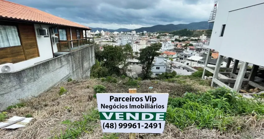 Excelente terreno em condomínio fechado no bairro Passa Vinte