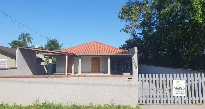 Casa com 3 quartos para alugar na Rua Maria Lopes De Souza, Brasília, Itapoá