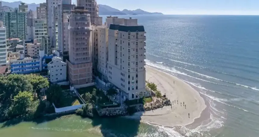 Excelente Apartamento a poucos metros do Mar | 3 Suítes, 2 Vagas de Garagem na Meia Praia em Itapema/SC - Imobiliária África