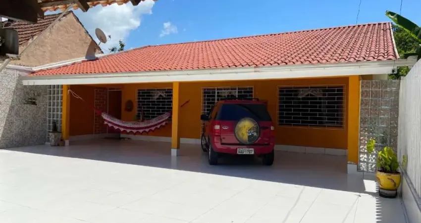 Casa, 4 Quartos sendo 2 Suítes, 5 vagas de Garagem, praia Nereidas, Guaratuba/PR - Imobiliária África