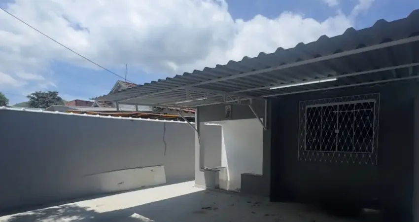 Vendo excelente casa totalmente linear e de primeira locação com fino acabamento