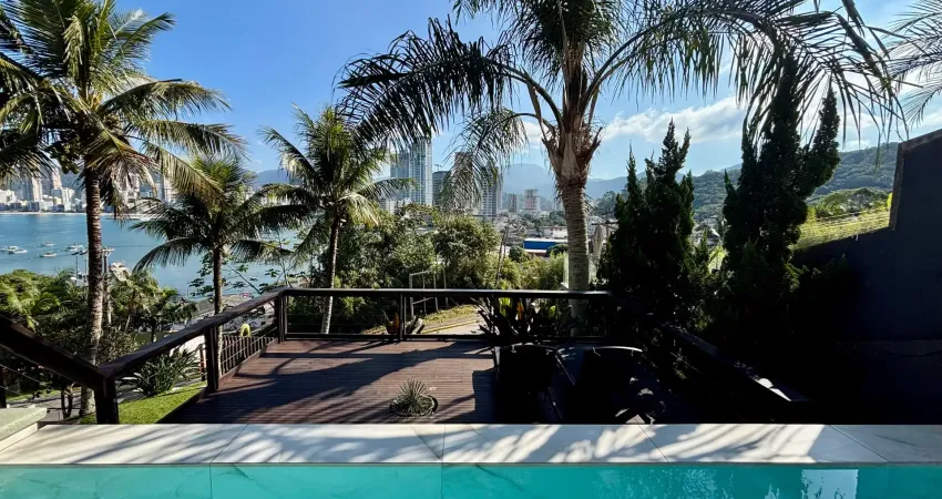 Casa à venda no Canto da Praia, Itapema