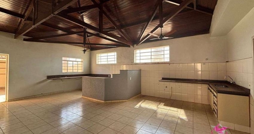 Casa com 4 dormitórios, 177 m² - venda por R$ 600.000,00 ou aluguel por R$ 3.000,00/mês - Centro - Leme/SP