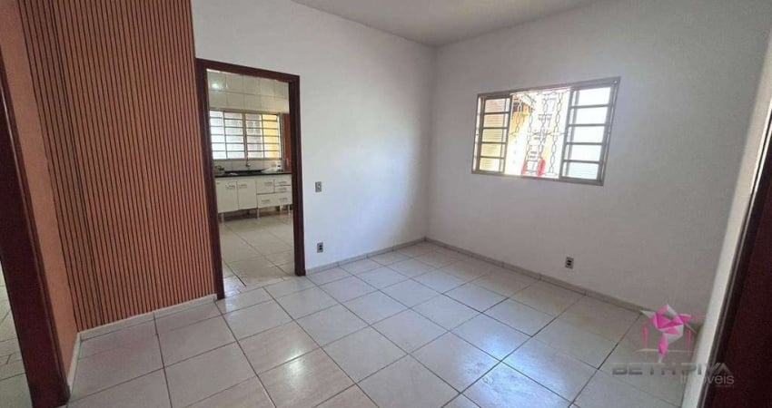 Casa com 2 dormitórios para alugar, 137 m² por R$ 1.100/mês - Parque Residencial Itamaraty - Leme/SP