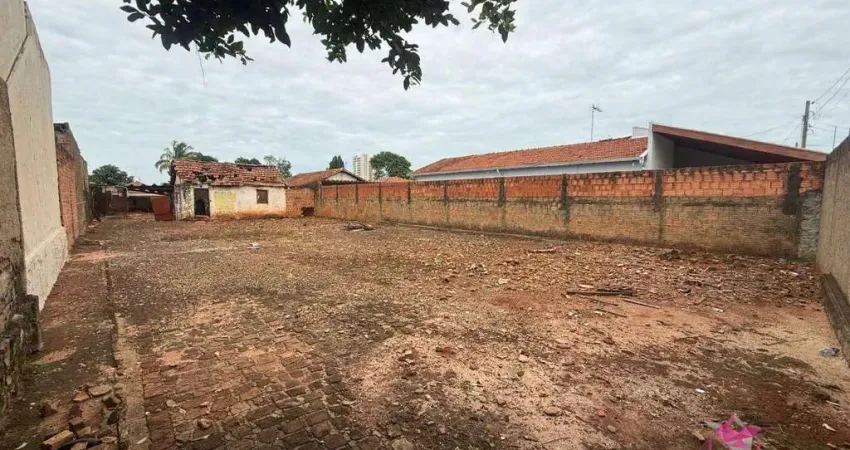 Terreno à venda no Centro, Leme