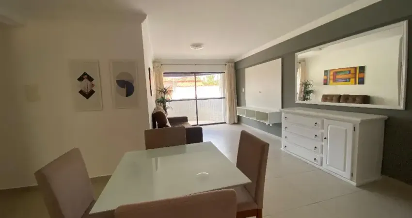 Apartamento amplo, mobiliado, confortável e a perto da praia!