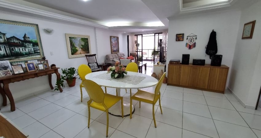 Amplo Apartamento com Vista Mar à Venda em Intermares – 4 Quartos e 147m²!