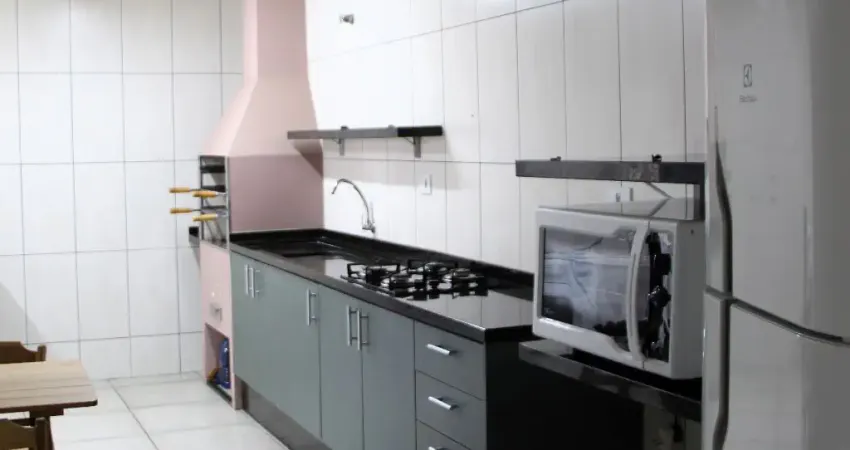 Casa com 2 dormitórios, ampla e bem localizada em colombo, bairro campo pequeno