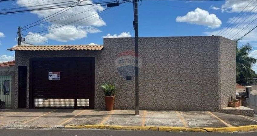 Oportunidade Única no Jardim Iguaçu: Casa Ampla, Kitnet e Subsolo Comercial