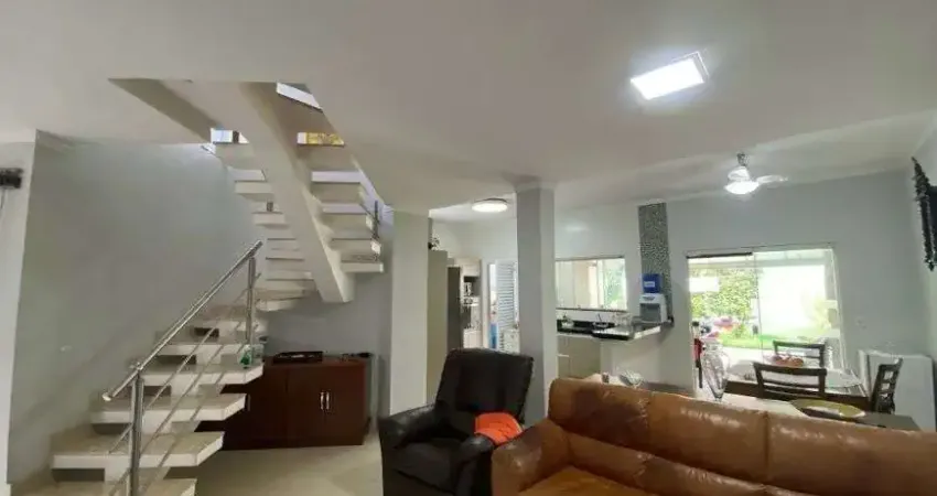 Casa Sobrado para venda possui 161 metros quadrados com 3 quartos em Água Branca - Piracicaba - SP