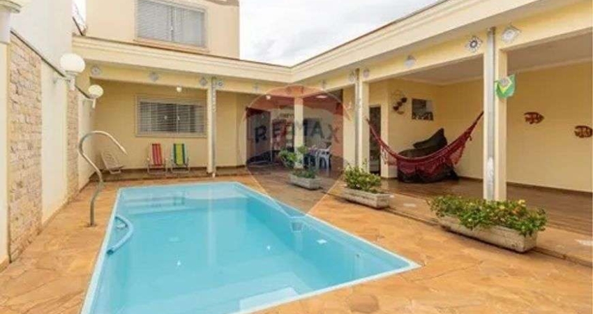 Sobrado para venda tem 266 metros quadrados com 3 quartos em Parque Flórida - Rio Claro - SP