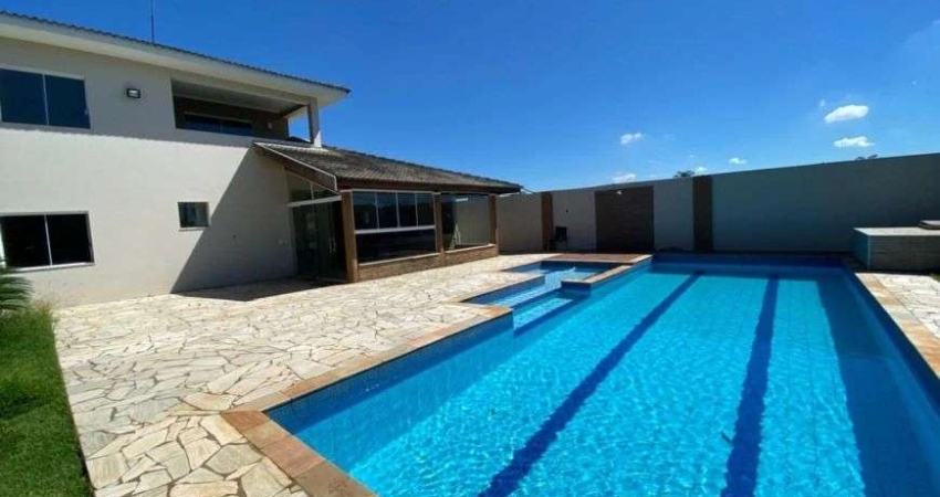 Casa térrea no Condomínio Park Campestre I com 3 suítes e 4 vagas de garagem - R$ 2.200.000,00