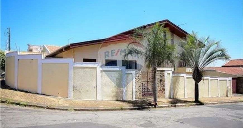 Sobrado para venda possui 340 metros quadrados com 3 quartos em Vila Santa Maria - Americana - SP
