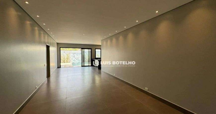 Casa térrea no Condomínio Residencial Monte Alegre com 3 suítes e 4 vagas de garagem - R$ 2.700.000,
