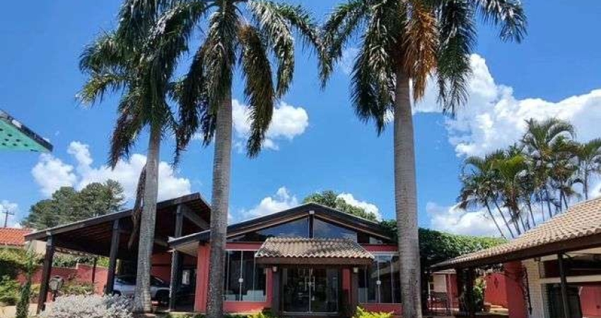 Casa de condomínio térrea para venda possui 560 metros quadrados com 4 quartos